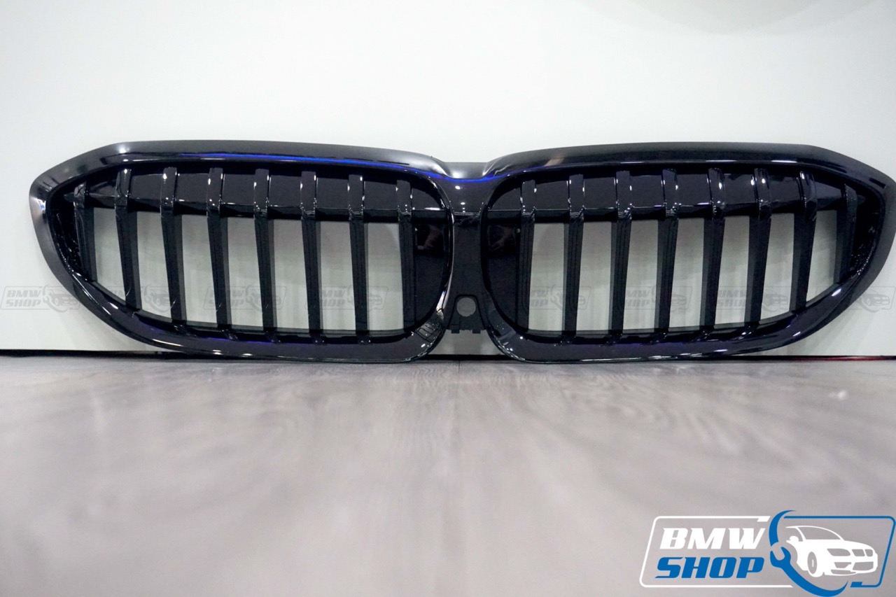 Mặt ca lăng BMW 3 Series G20 màu đen