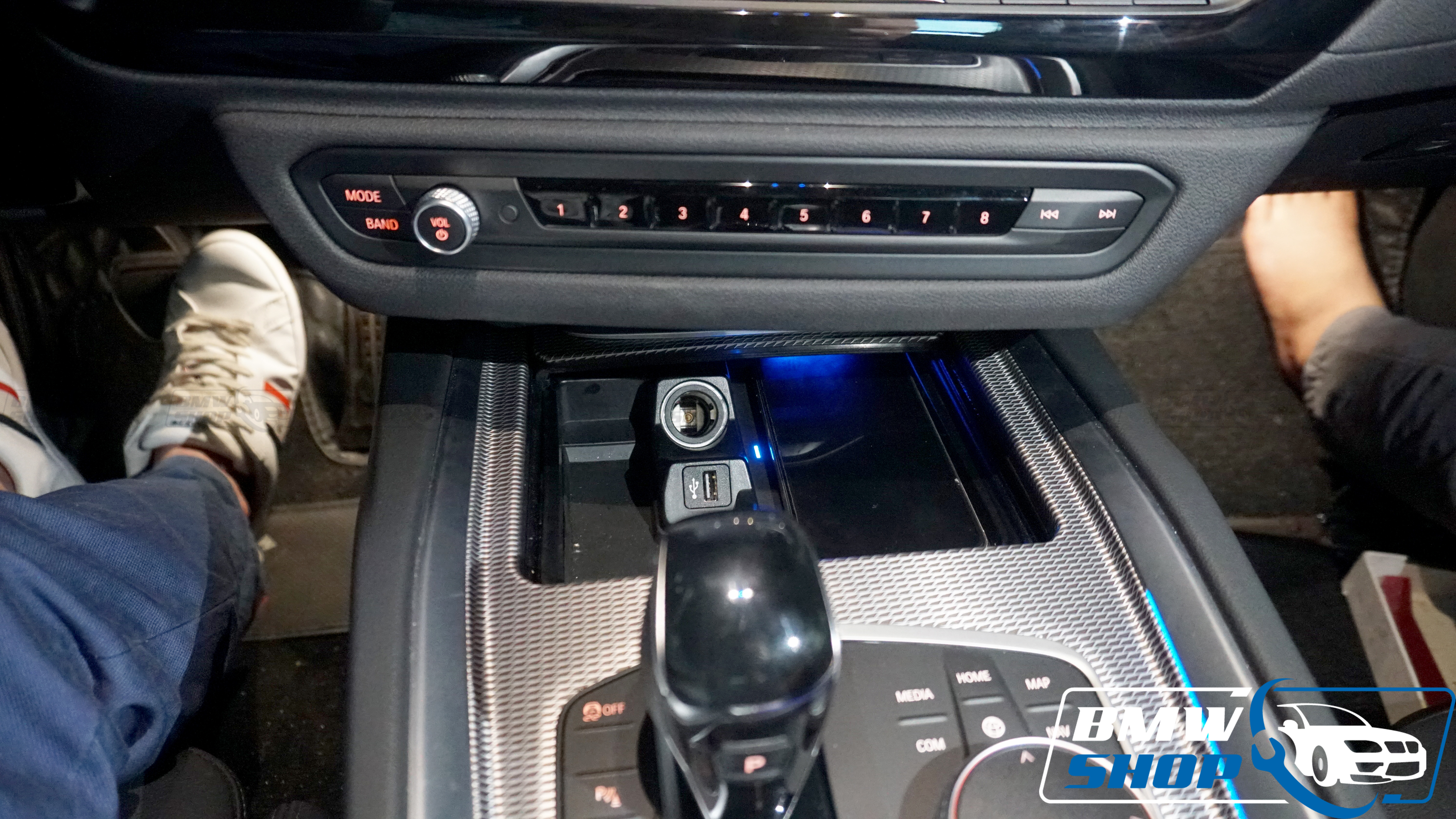 Sạc không dây cho xe BMW G-Series chính hãng/ BMW In-Car Wireless Charging