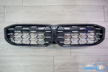 Mặt Ca lăng BMW M340i điểm crom